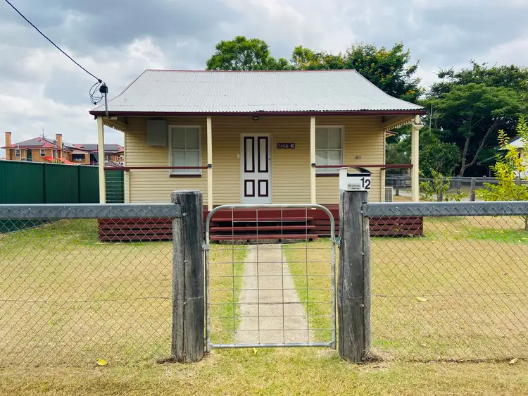 12 Adelaide Street, Esk QLD 4312