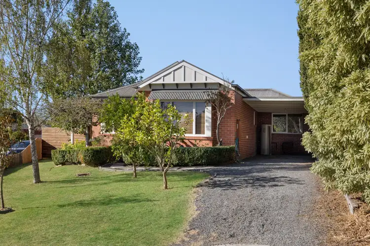 6 Hall Court, Berwick VIC 3806