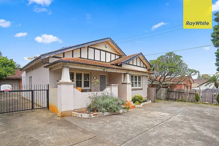12 Amos Street