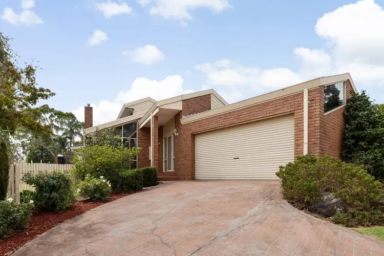 8 Vista Court, Berwick VIC 3806