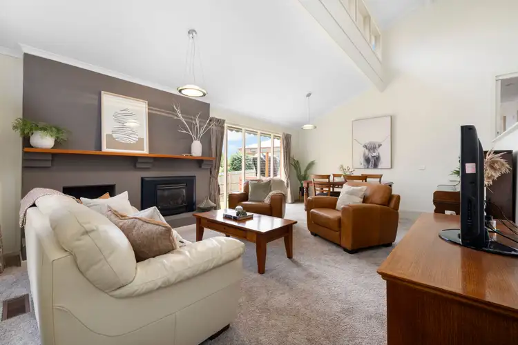 Second view of Homely house listing, 8 Vista Court, Berwick VIC 3806
