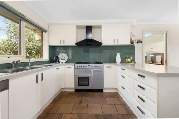 Fourth view of Homely house listing, 8 Vista Court, Berwick VIC 3806