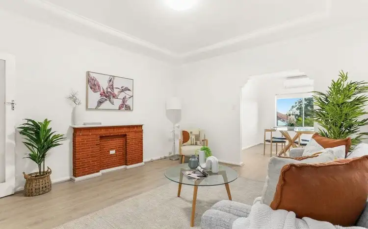 4 Vivienne Street
