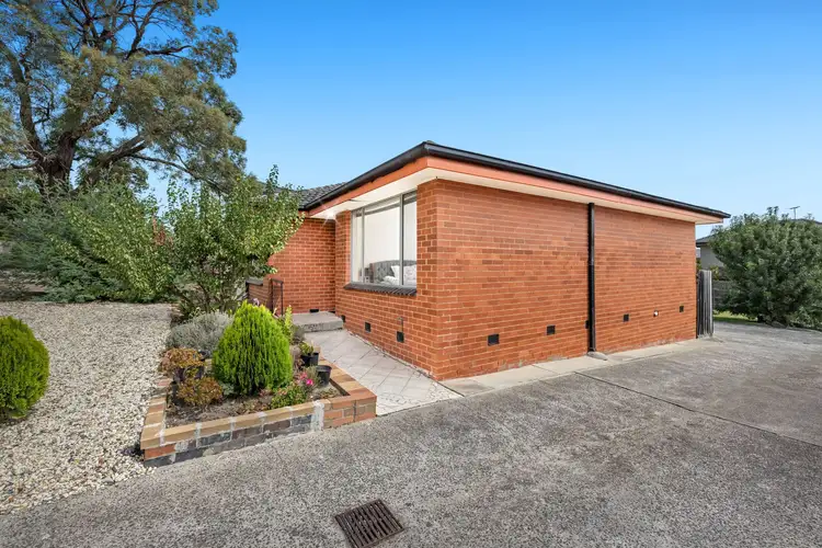 1 Adrienne Crescent
