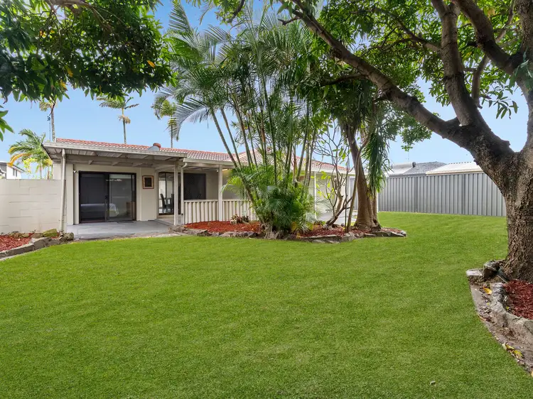 15 Tekapo Street, Broadbeach Waters QLD 4218