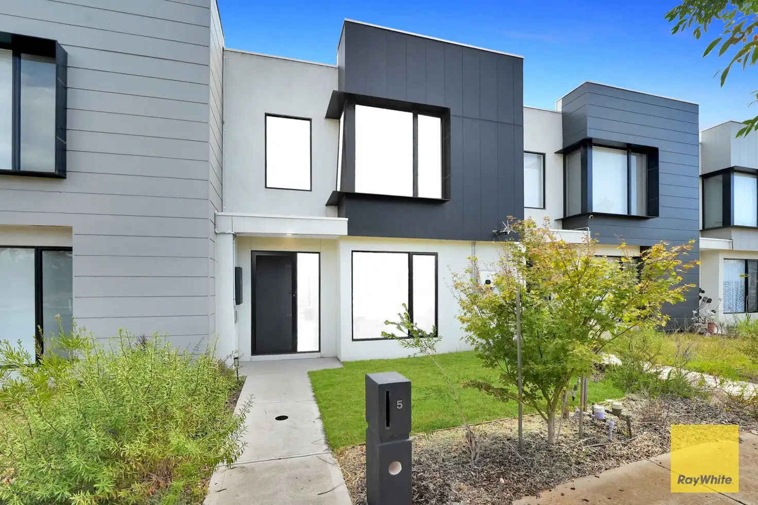 Main view of Homely townhouse listing, 5 Roehampton Drive, Strathtulloh VIC 3338