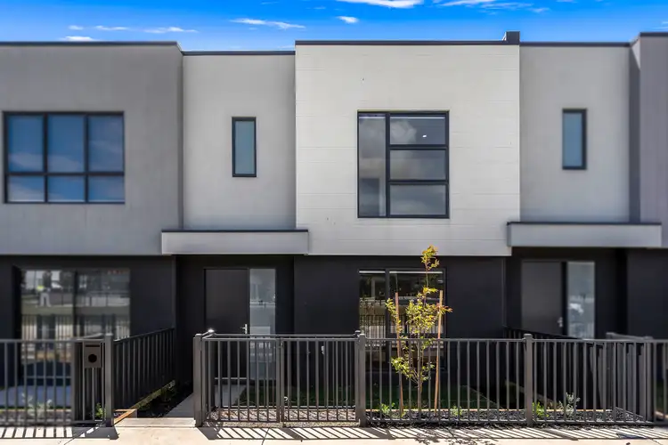 11 Glisten Way, Craigieburn VIC 3064