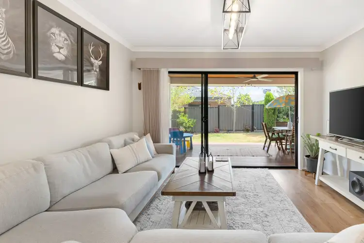 Fifth view of Homely house listing, 10 Boardwalk Rise, Craigieburn VIC 3064