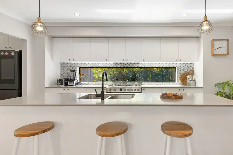 Sixth view of Homely house listing, 10 Boardwalk Rise, Craigieburn VIC 3064