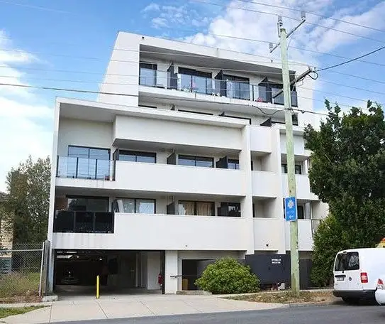 484 Elgar Road
