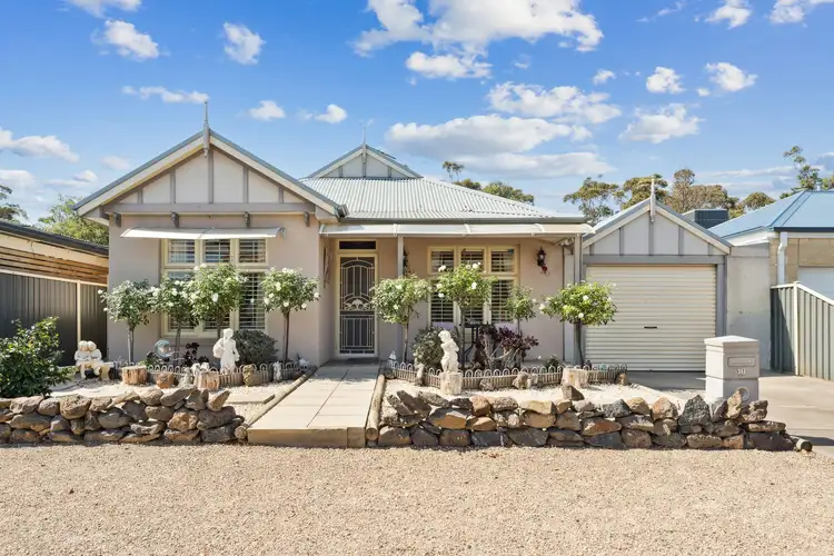 10 Chisholm Place