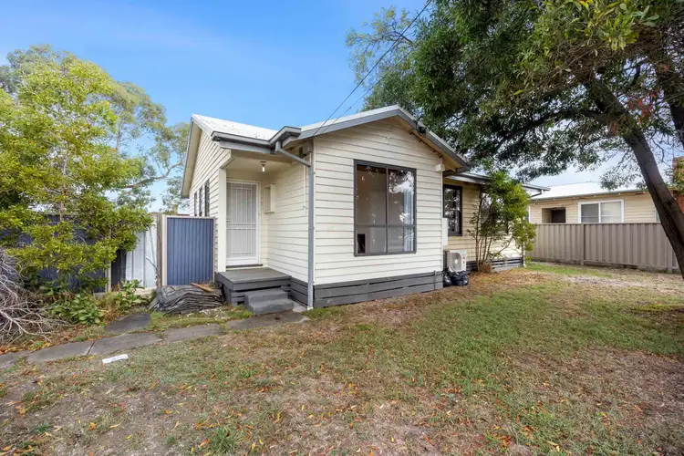 18 Hazel Road, Wendouree VIC 3355