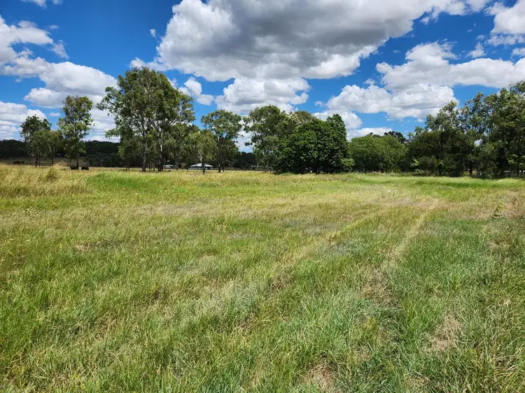 8 Beames Drive, Laidley South QLD 4341