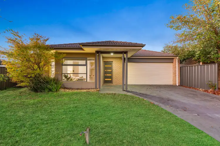 16 Camdolle Close, Pakenham VIC 3810