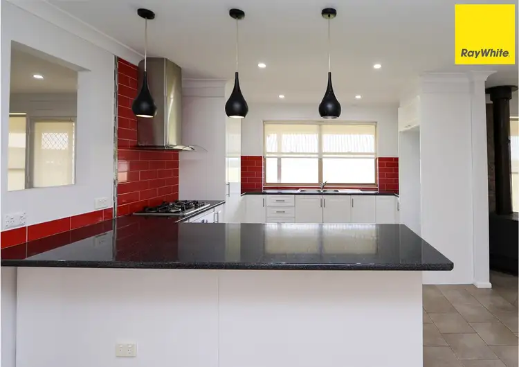 65 Hampton Court, Inverell NSW 2360