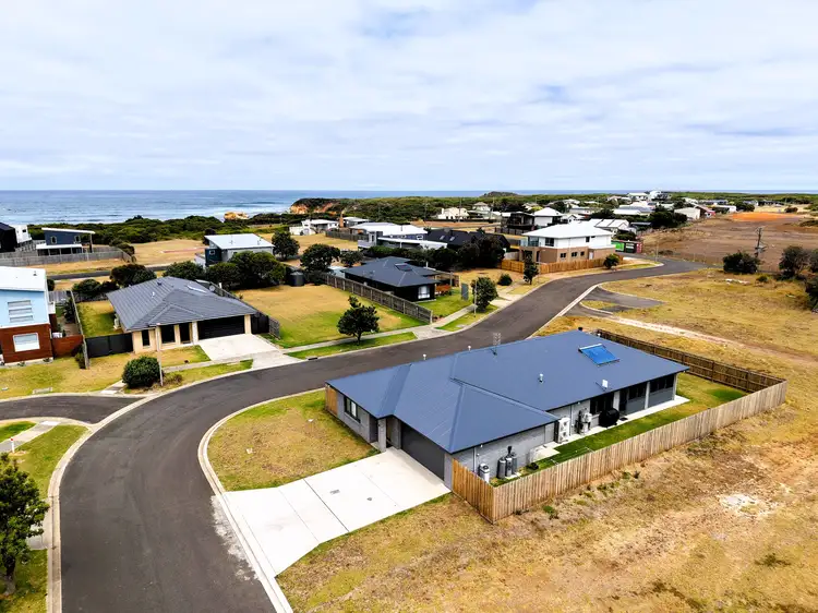 Third view of Homely house listing, 25 Callaway Court, Peterborough VIC 3270
