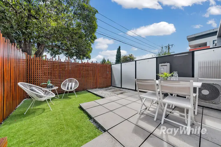 2/10 Emily Street, Carnegie VIC 3163