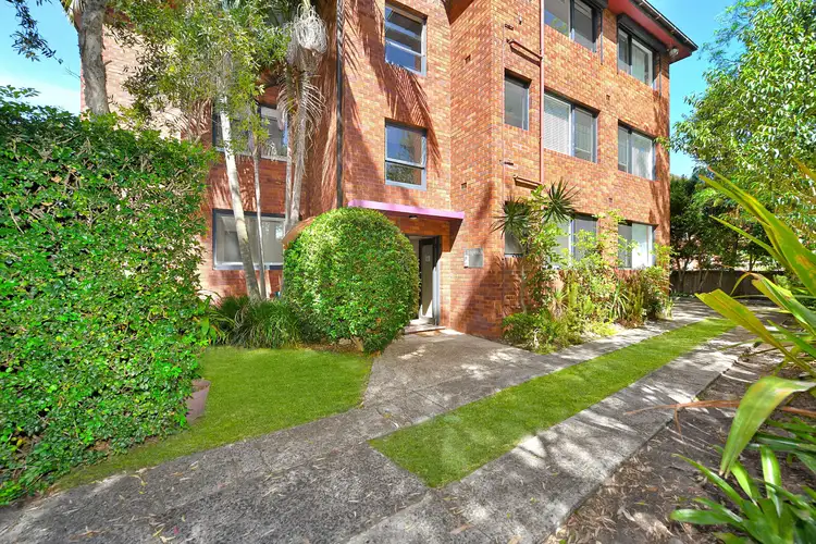 8 Templeman Crescent