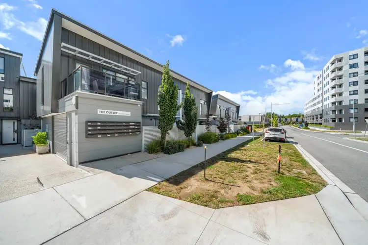 8/15 Cynthea Teague Crescent, Greenway ACT 2900