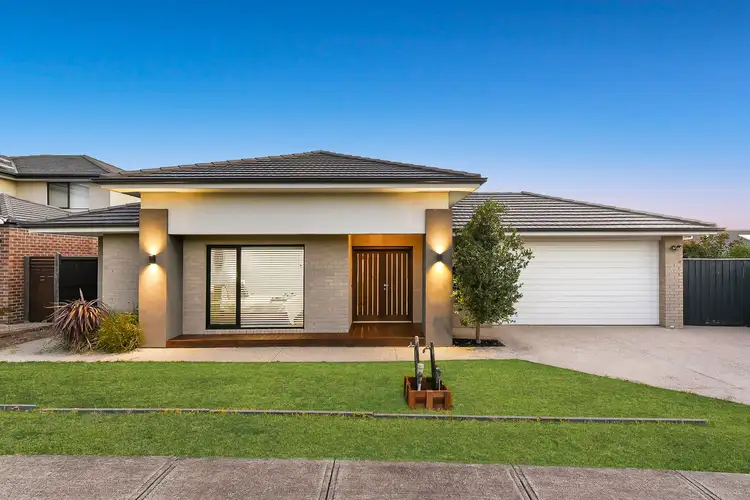 69 Ellaroo Circuit, Clyde North VIC 3978
