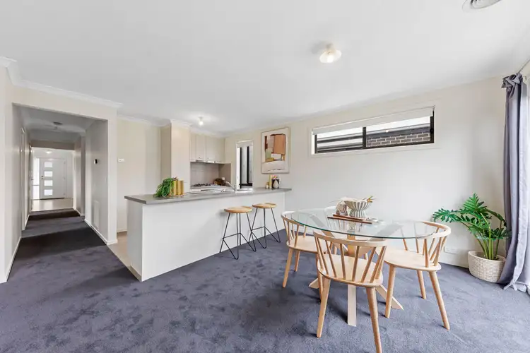 Fifth view of Homely house listing, 2 Watergrass Court, Pakenham VIC 3810