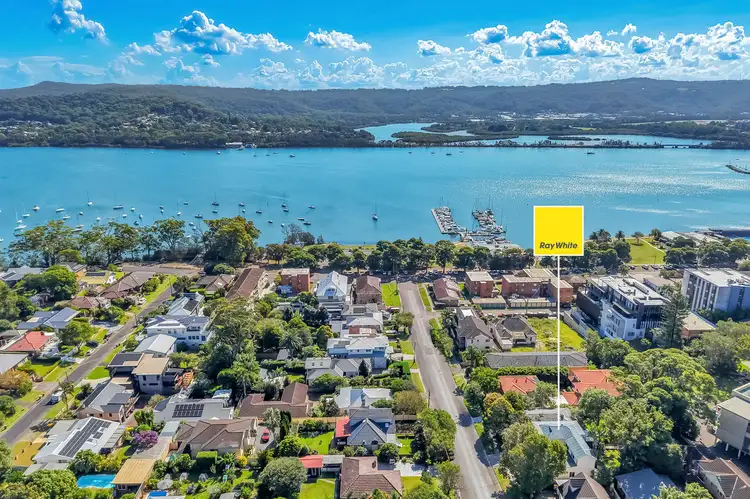 6a Duke Street, Point Frederick NSW 2250