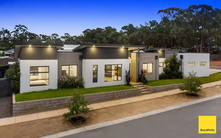 13 Eden Way, Maiden Gully VIC 3551