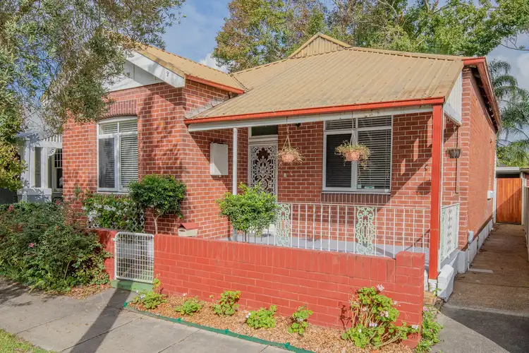 10 Greaves Street