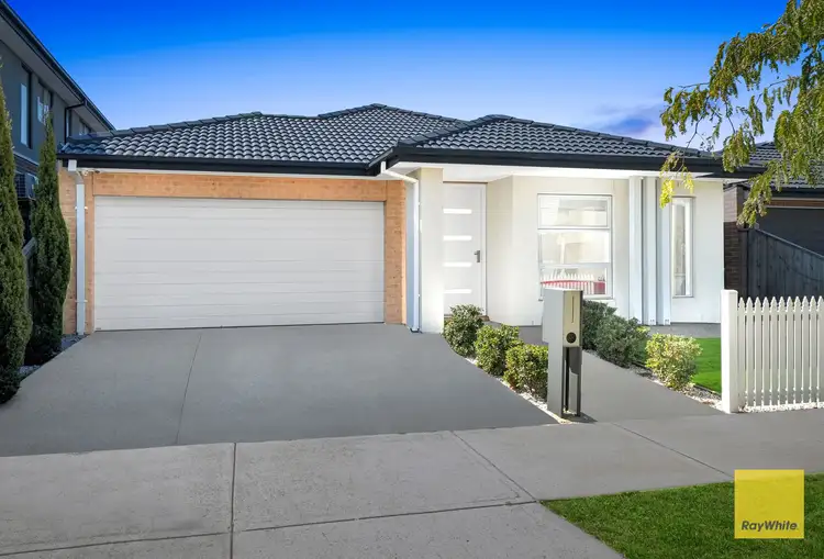 11 Juniper Grove, Rockbank VIC 3335
