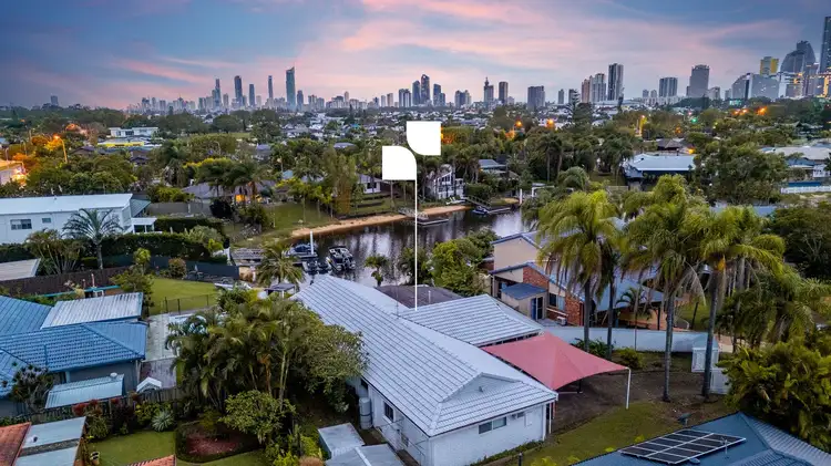 8 Reef Court, Mermaid Waters QLD 4218