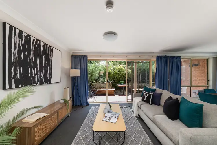 22 Cammeray Court, Phillip ACT 2606