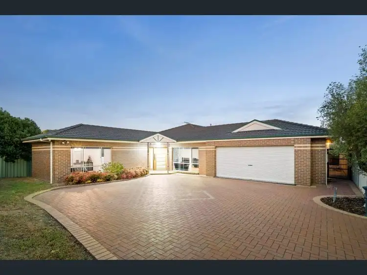 12 Emerald Court