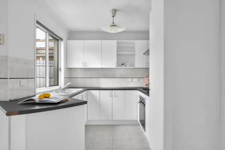 Sixth view of Homely house listing, 2 Oleander Court, Skye VIC 3977