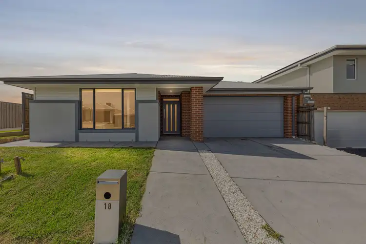 18 Hastings Way, Nar Nar Goon North VIC 3812