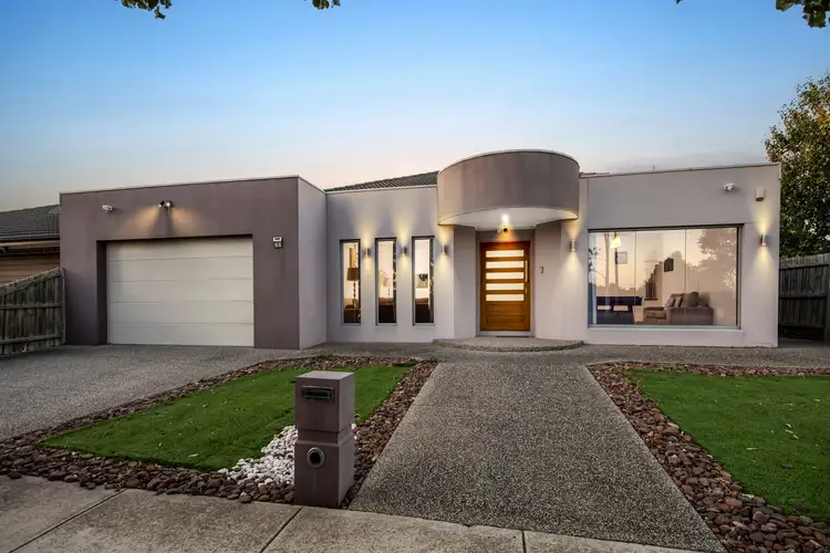 9 Burnett Close