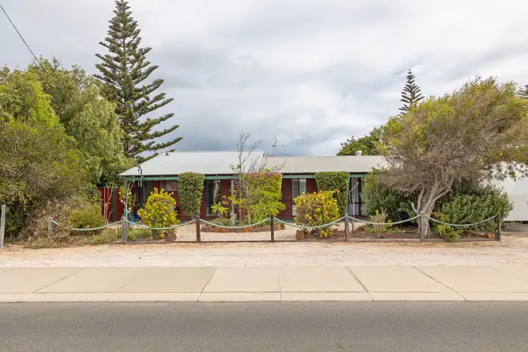 2 Coubrough Place, Jurien Bay WA 6516