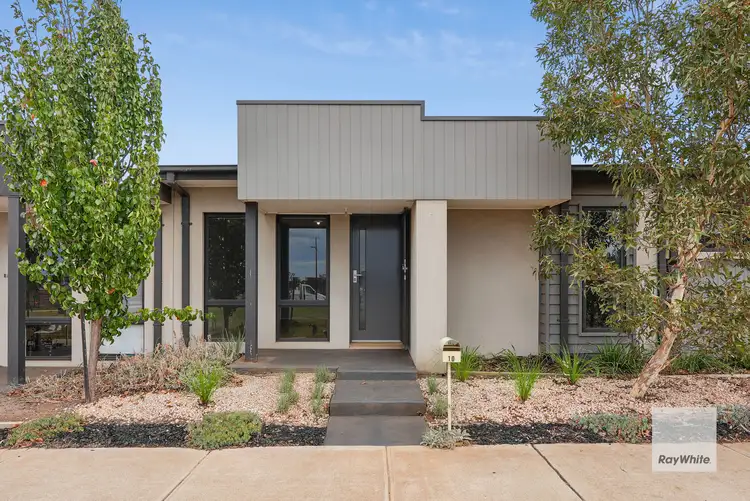 10 Donnington Walk, Thornhill Park VIC 3335