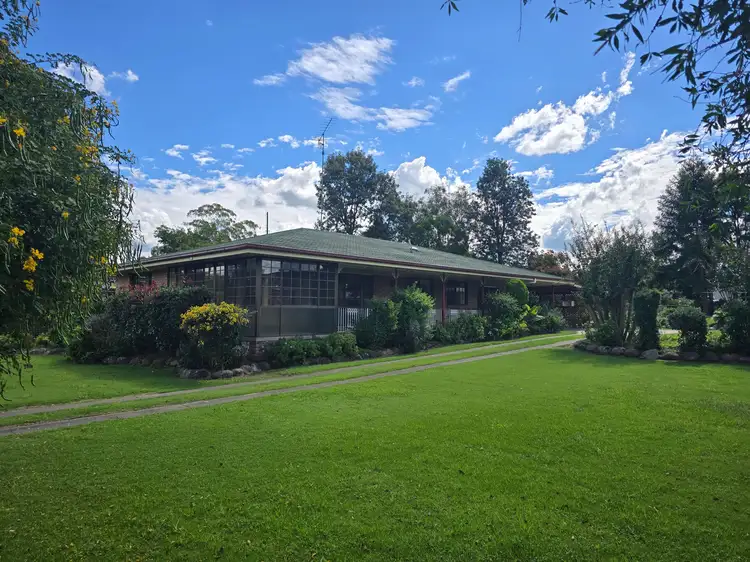 10 James Street, Crows Nest QLD 4355
