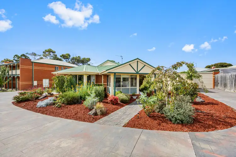 9/106 Whitehorse Road, Mount Clear VIC 3350
