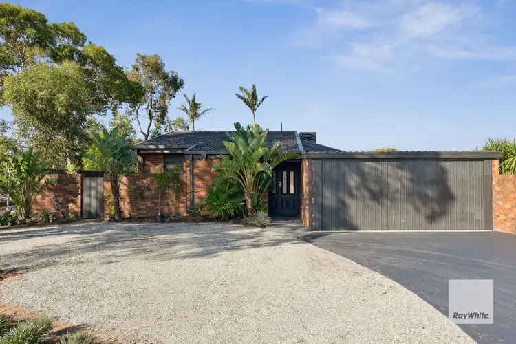 8 Mungana Court, Taylors Lakes VIC 3038