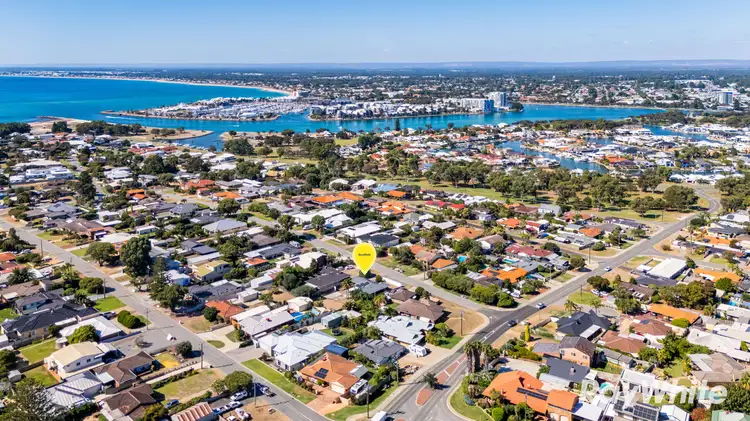 24 Muir Street, Halls Head WA 6210