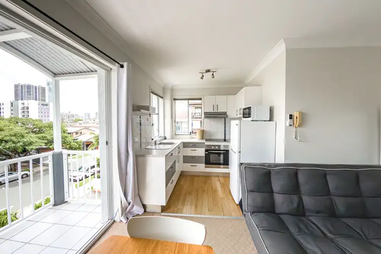 20/14 Darrambal Street, Chevron Island QLD 4217