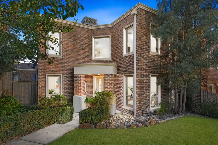 12 Benaud Place