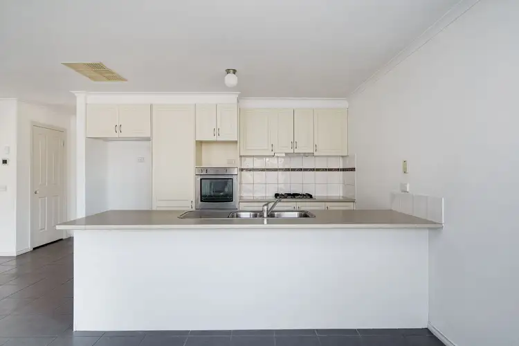 25 Victoria Place, Pakenham VIC 3810