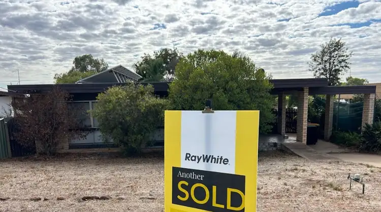 4 Mitchell Street, Leeton NSW 2705