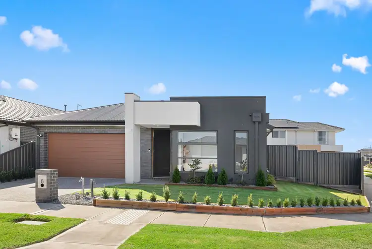 8 Rinella Way, Werribee VIC 3030