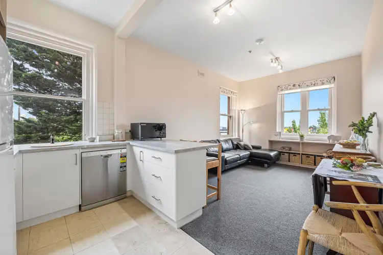 Main view of Homely unit listing, 20A/300 Gillies Street North, Wendouree VIC 3355