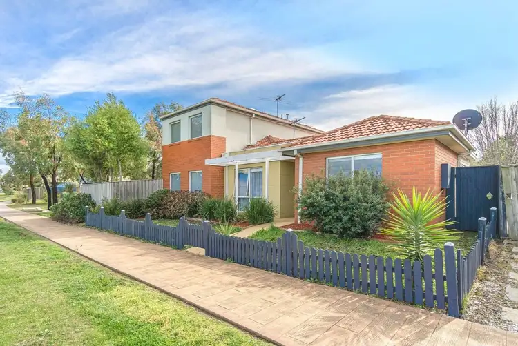 13 Viewbank Circuit, Roxburgh Park VIC 3064