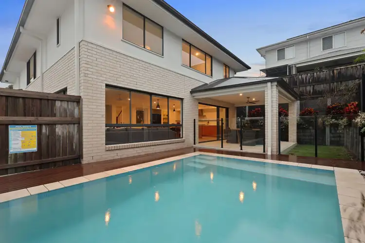9 April Crescent, Bridgeman Downs QLD 4035