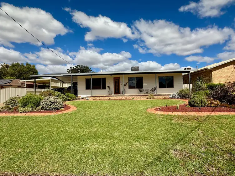 4 SCHOOL Street, Hanwood NSW 2680